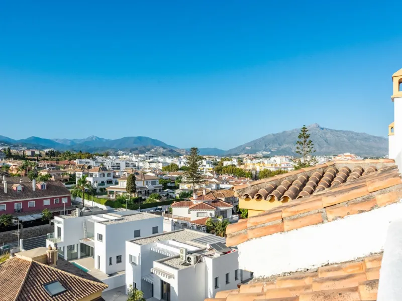 Apartment - Penthouse в продаже в Marbella, Málaga. В доме 4 спален и 3 ванных комнат. Площадь дома 163 м²