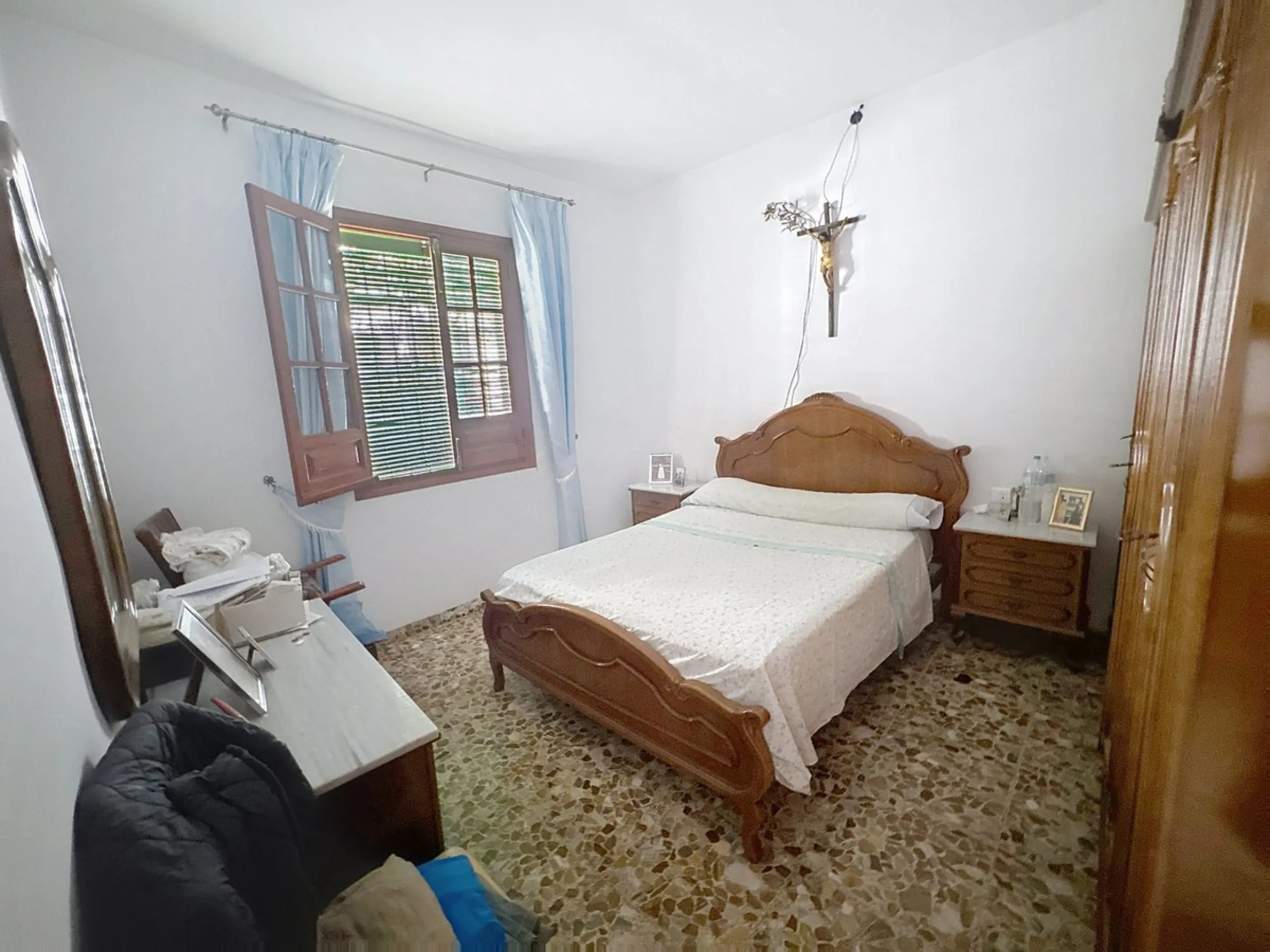 INVESTMENT OPPORTUNITY – HOUSE WITH POTENTIAL FOR 4 APARTMENTS IN ESTEPONA
