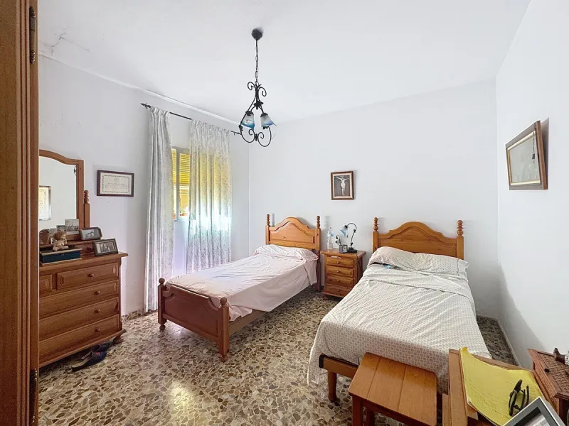 INVESTMENT OPPORTUNITY – HOUSE WITH POTENTIAL FOR 4 APARTMENTS IN ESTEPONA
