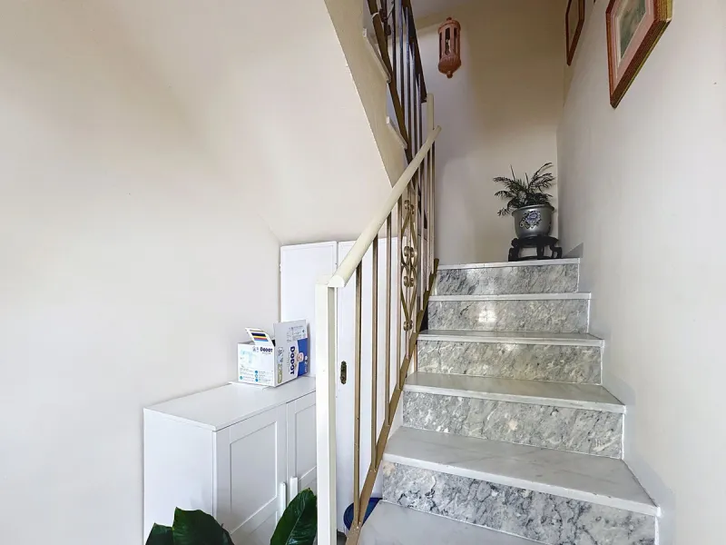 INVESTMENT OPPORTUNITY – HOUSE WITH POTENTIAL FOR 4 APARTMENTS IN ESTEPONA