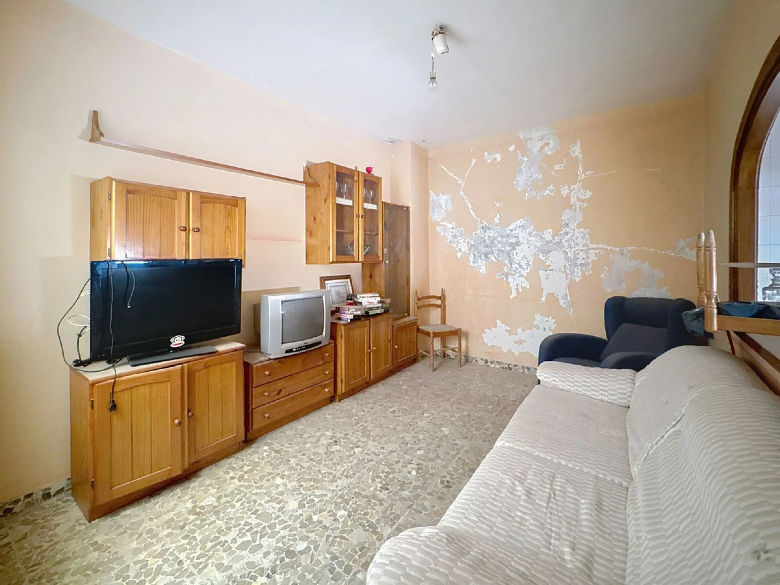 INVESTMENT OPPORTUNITY – HOUSE WITH POTENTIAL FOR 4 APARTMENTS IN ESTEPONA