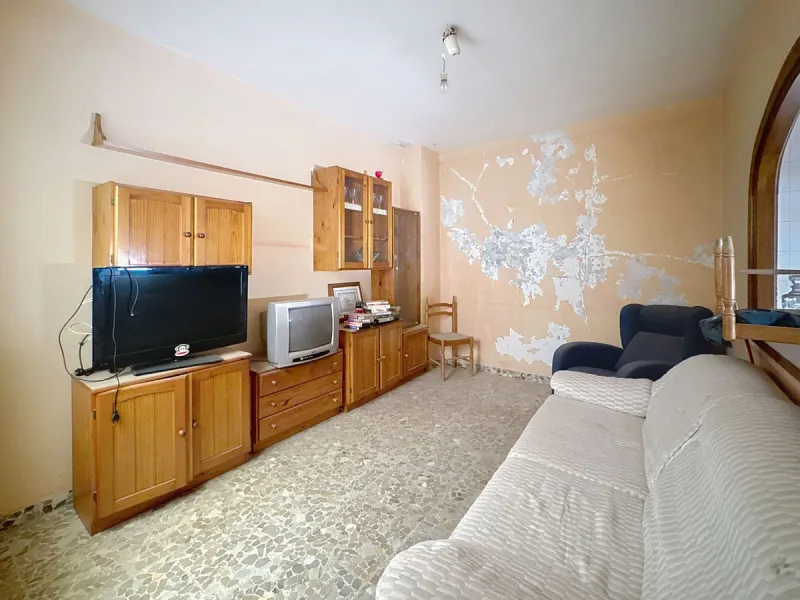 INVESTMENT OPPORTUNITY – HOUSE WITH POTENTIAL FOR 4 APARTMENTS IN ESTEPONA