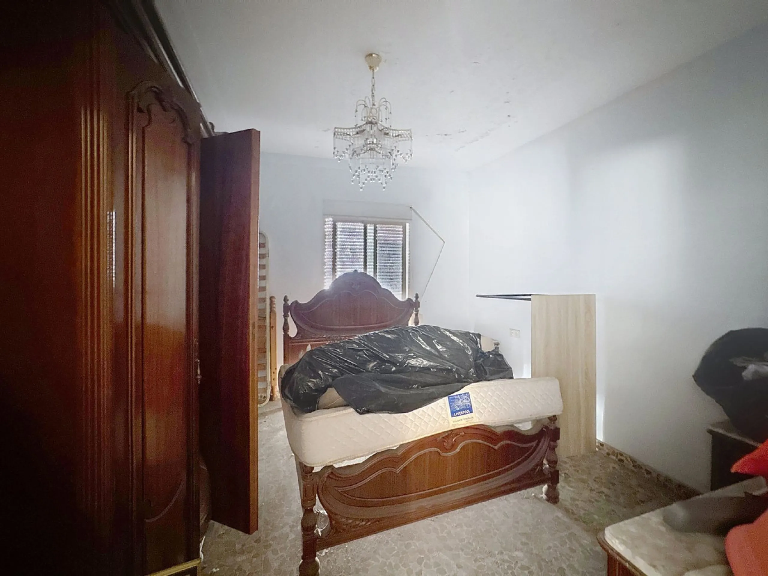 INVESTMENT OPPORTUNITY – HOUSE WITH POTENTIAL FOR 4 APARTMENTS IN ESTEPONA