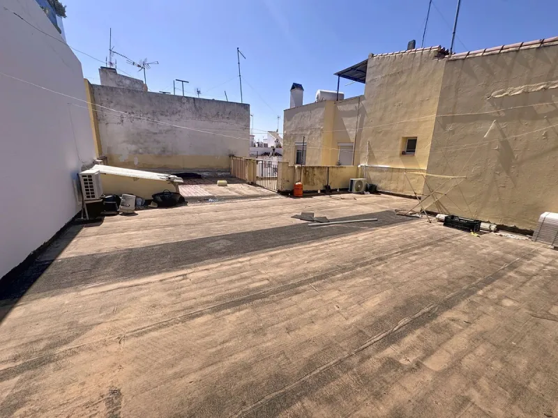 INVESTMENT OPPORTUNITY – HOUSE WITH POTENTIAL FOR 4 APARTMENTS IN ESTEPONA