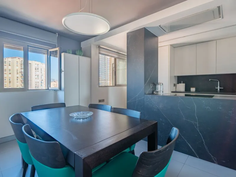 Apartment - Penthouse в продаже в Málaga, Málaga. В доме 4 спален и 3 ванных комнат. Площадь дома 275 м²