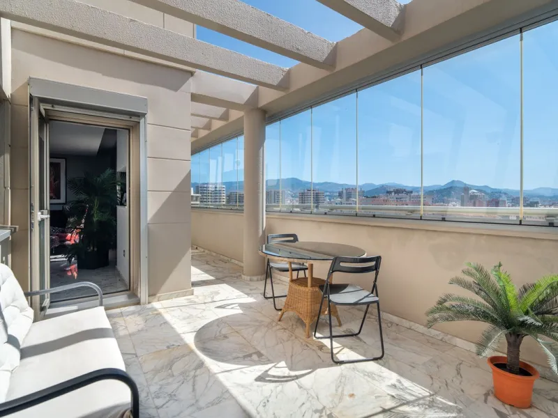 Apartment - Penthouse в продаже в Málaga, Málaga. В доме 4 спален и 3 ванных комнат. Площадь дома 275 м²