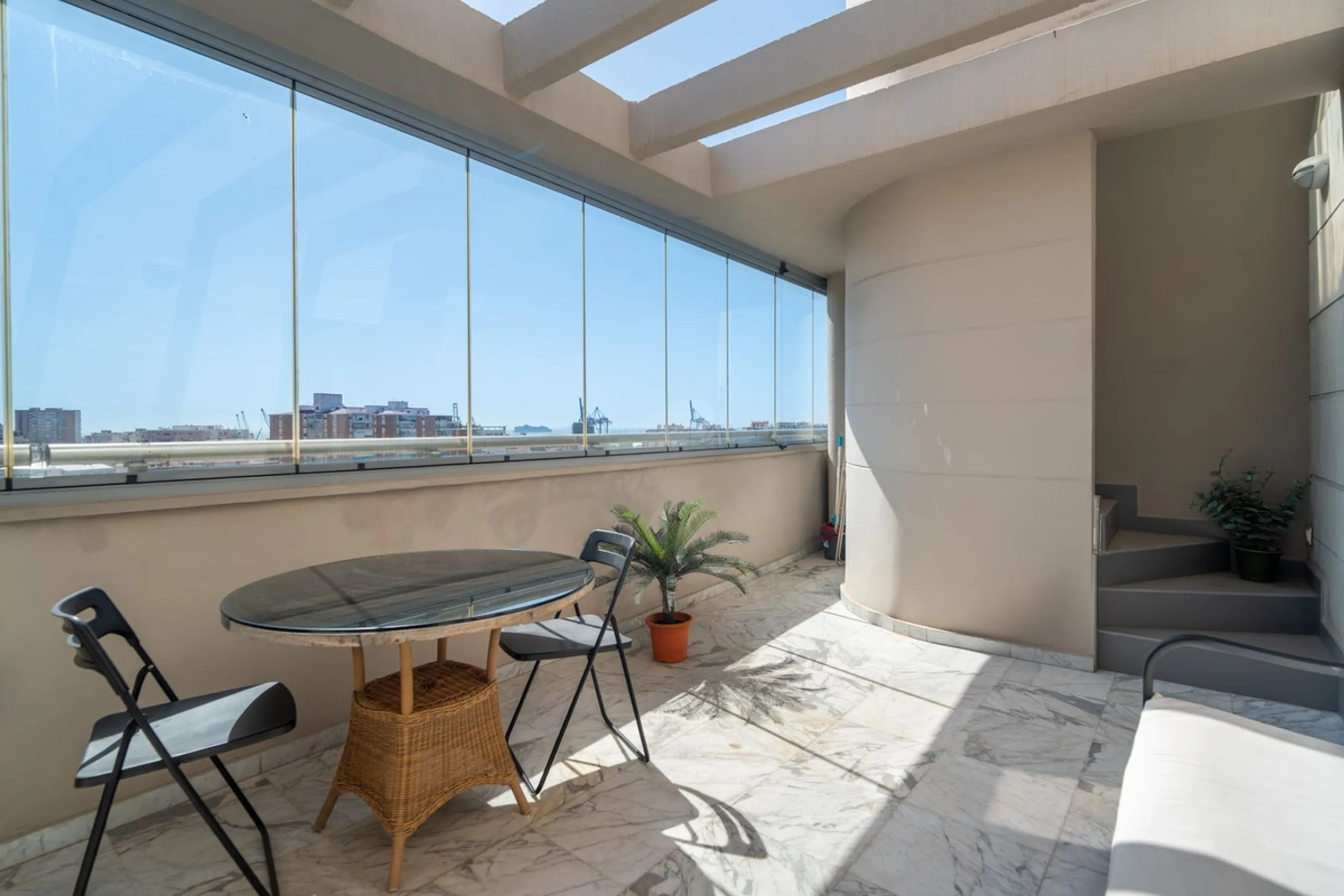 Apartment - Penthouse в продаже в Málaga, Málaga. В доме 4 спален и 3 ванных комнат. Площадь дома 275 м²