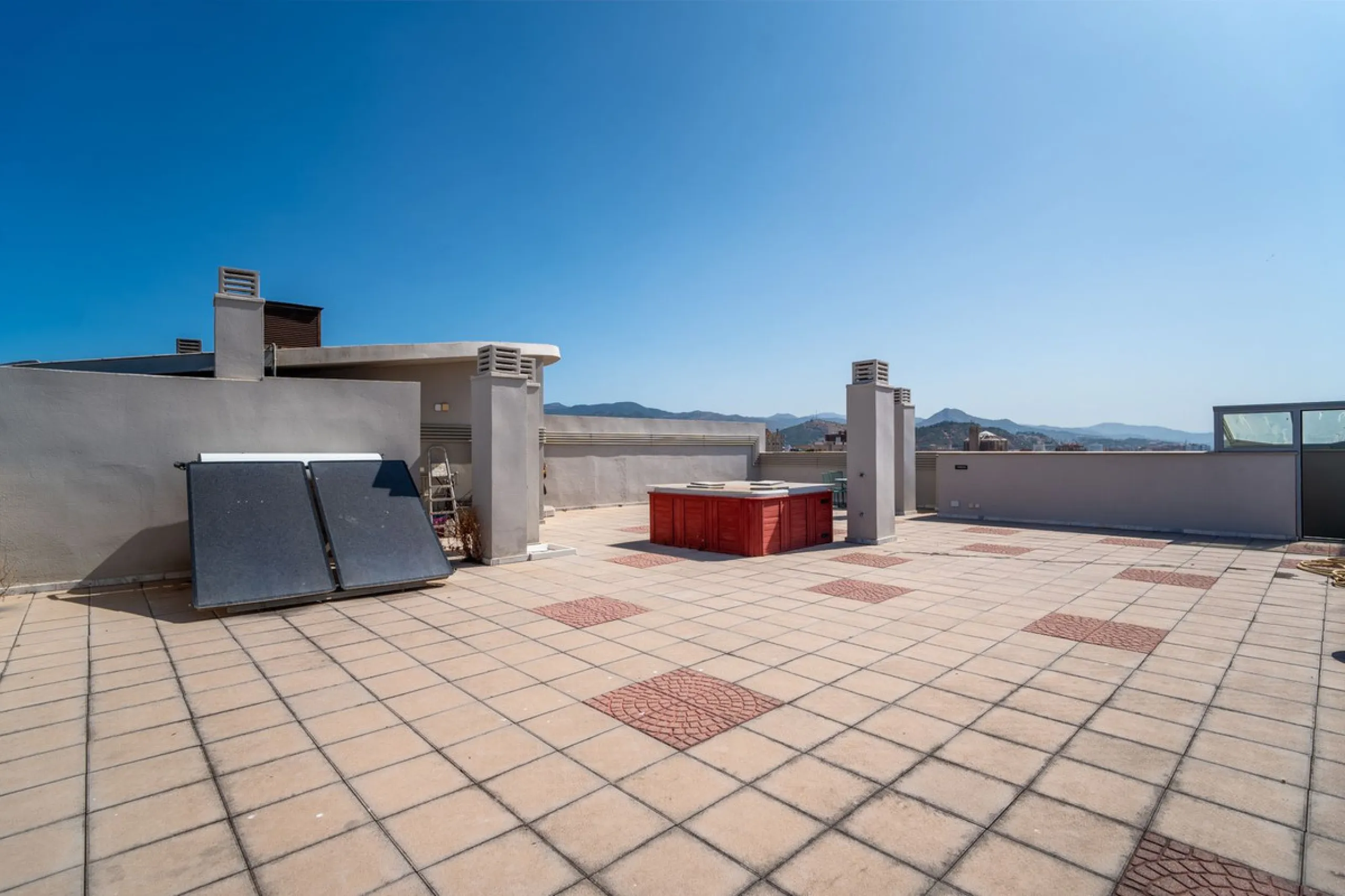 Apartment - Penthouse в продаже в Málaga, Málaga. В доме 4 спален и 3 ванных комнат. Площадь дома 275 м²