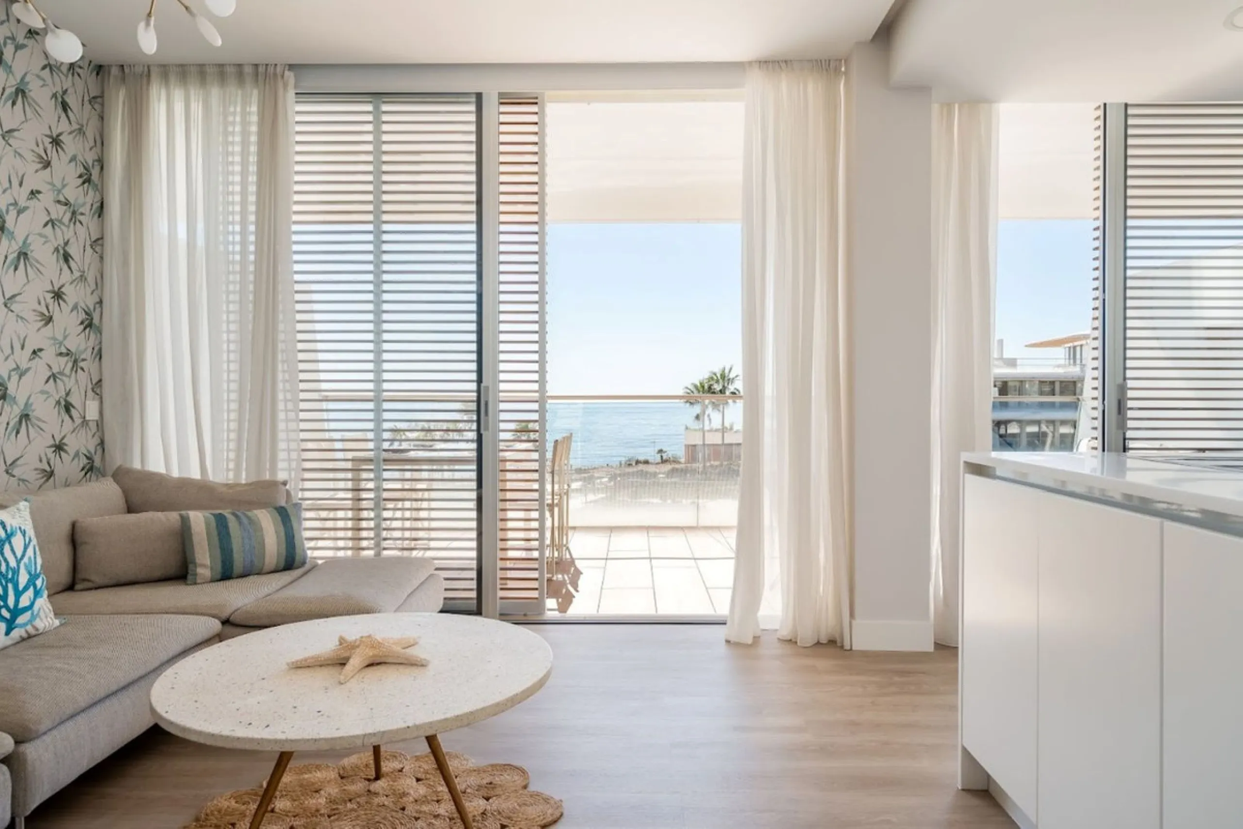 You want to hear the sound of the sea!