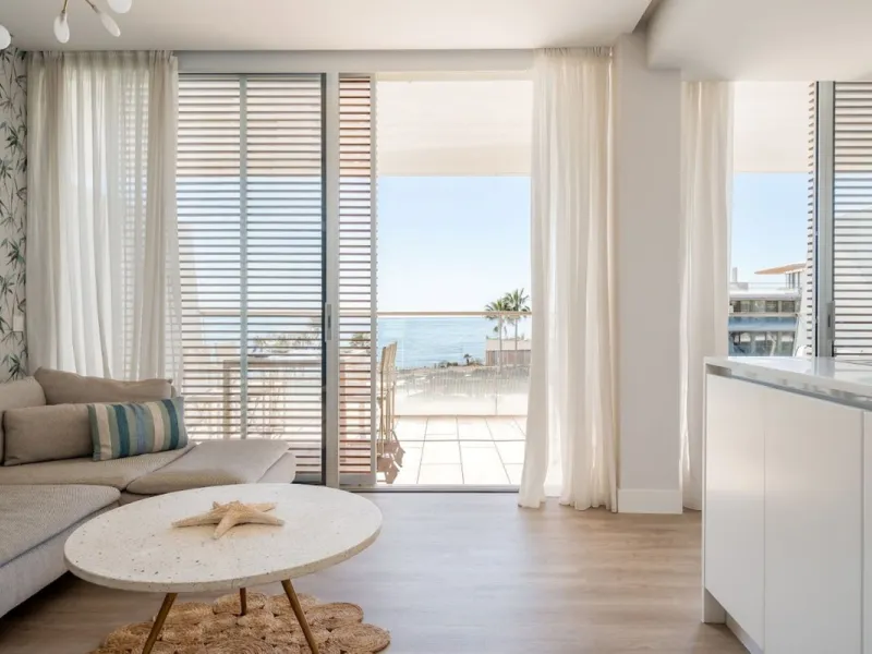 You want to hear the sound of the sea!