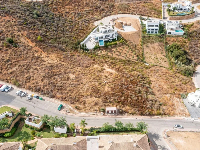 Plot - Commercial Plot в продаже в Mijas, Málaga. Площадь дома 3650 м². Площадь участка 3984 м²