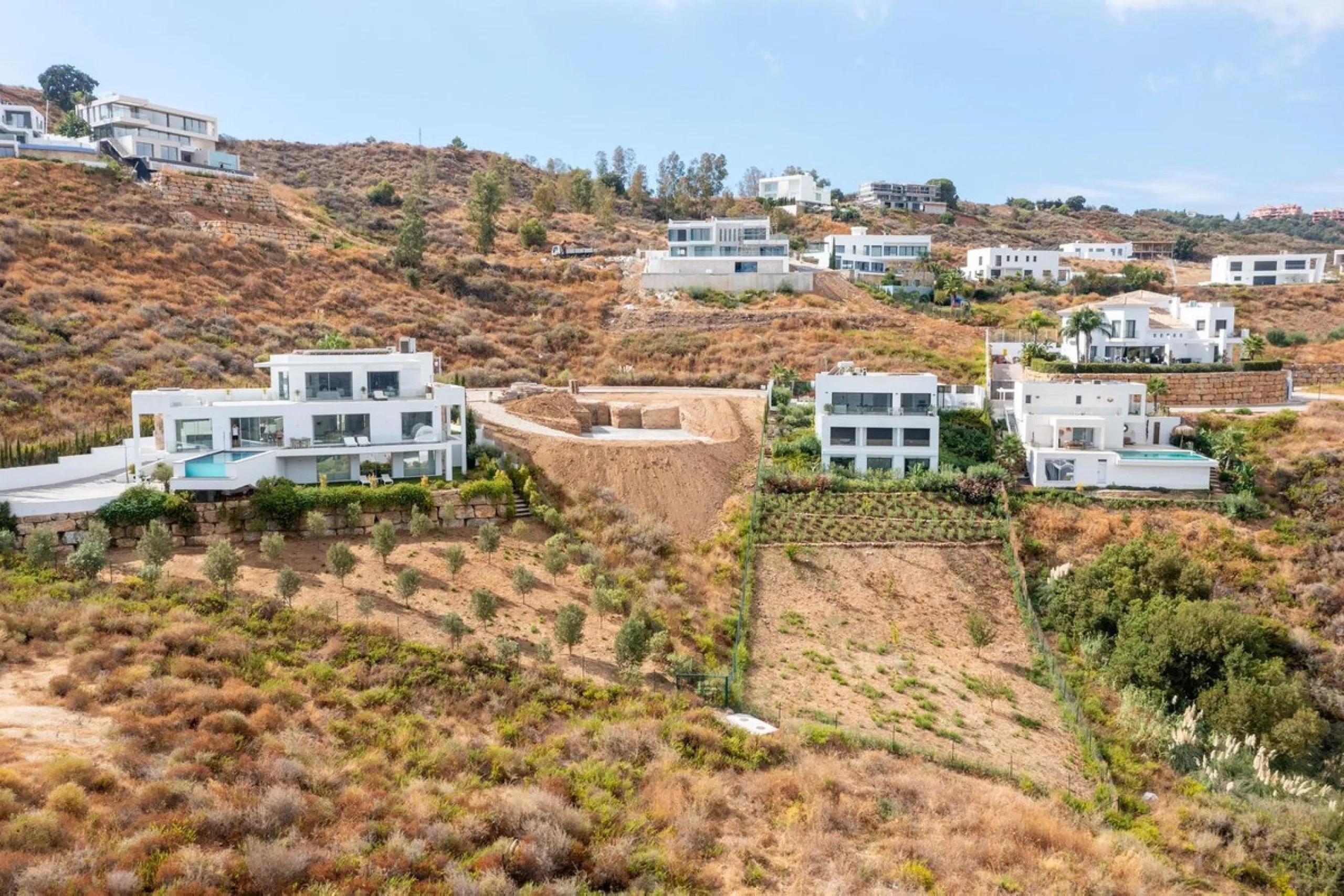 Plot - Commercial Plot в продаже в Mijas, Málaga. Площадь дома 3650 м². Площадь участка 3984 м²