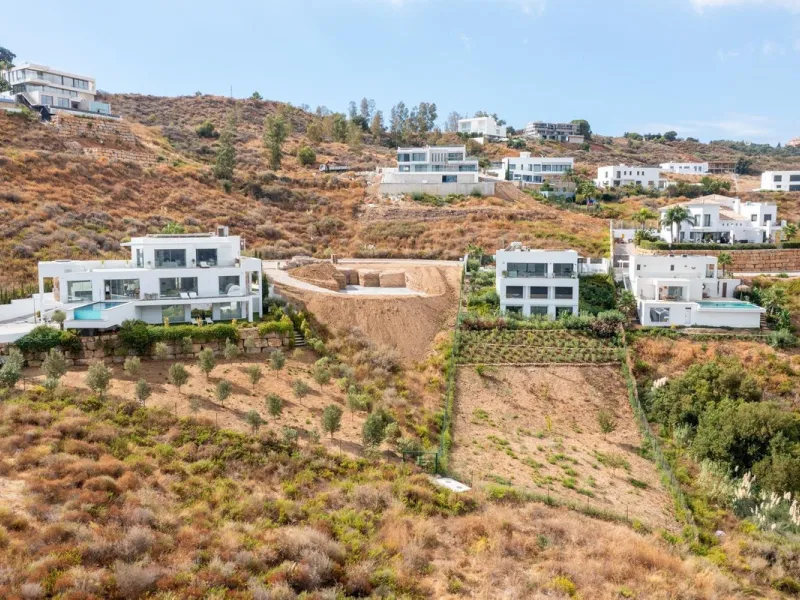 Plot - Commercial Plot в продаже в Mijas, Málaga. Площадь дома 3650 м². Площадь участка 3984 м²