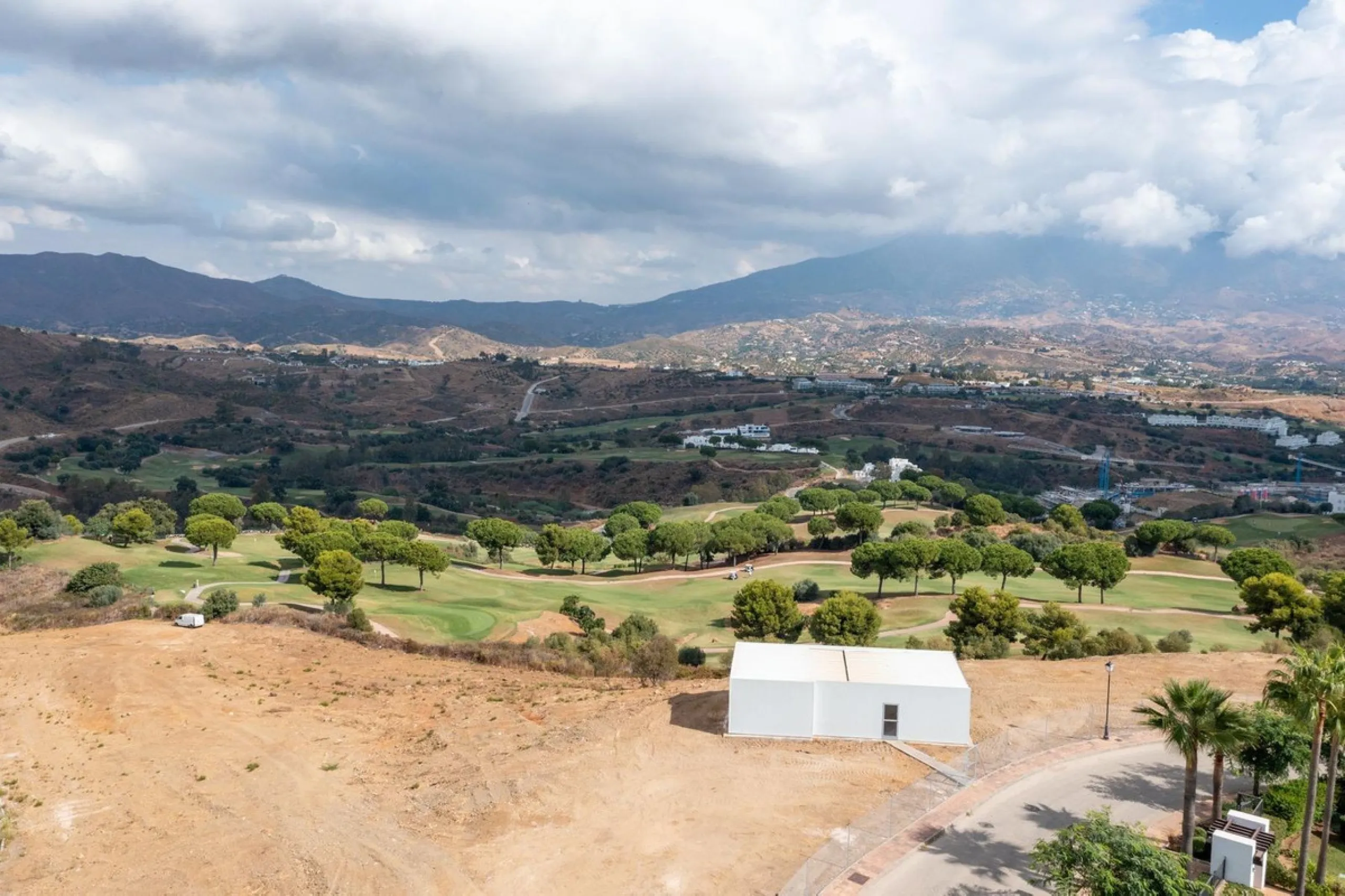 Plot - Commercial Plot в продаже в Mijas, Málaga. Площадь дома 3650 м². Площадь участка 3984 м²