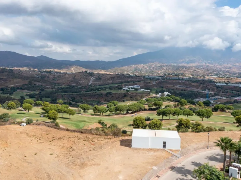 Plot - Commercial Plot в продаже в Mijas, Málaga. Площадь дома 3650 м². Площадь участка 3984 м²