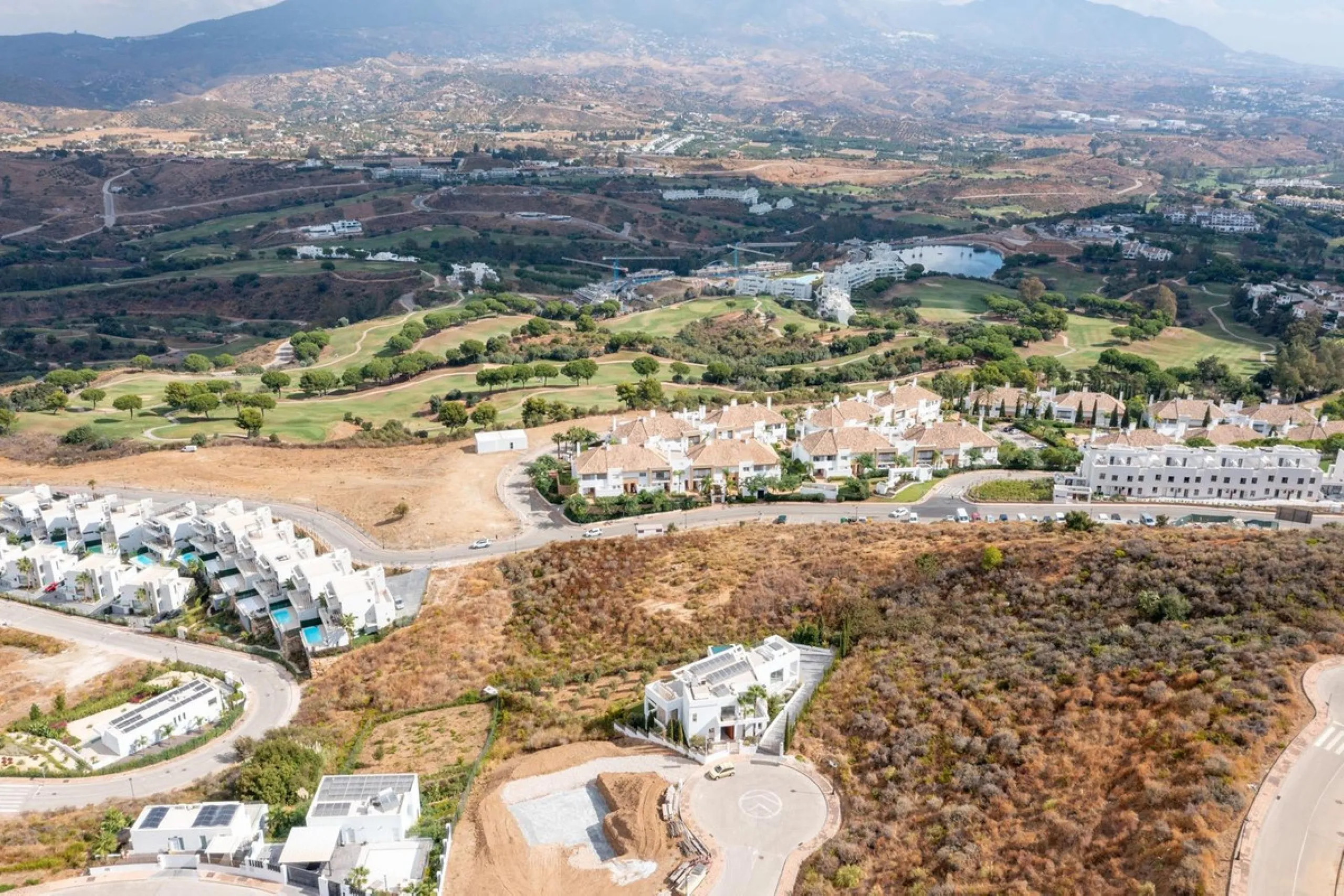Plot - Commercial Plot в продаже в Mijas, Málaga. Площадь дома 3650 м². Площадь участка 3984 м²