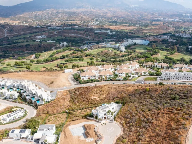 Plot - Commercial Plot в продаже в Mijas, Málaga. Площадь дома 3650 м². Площадь участка 3984 м²