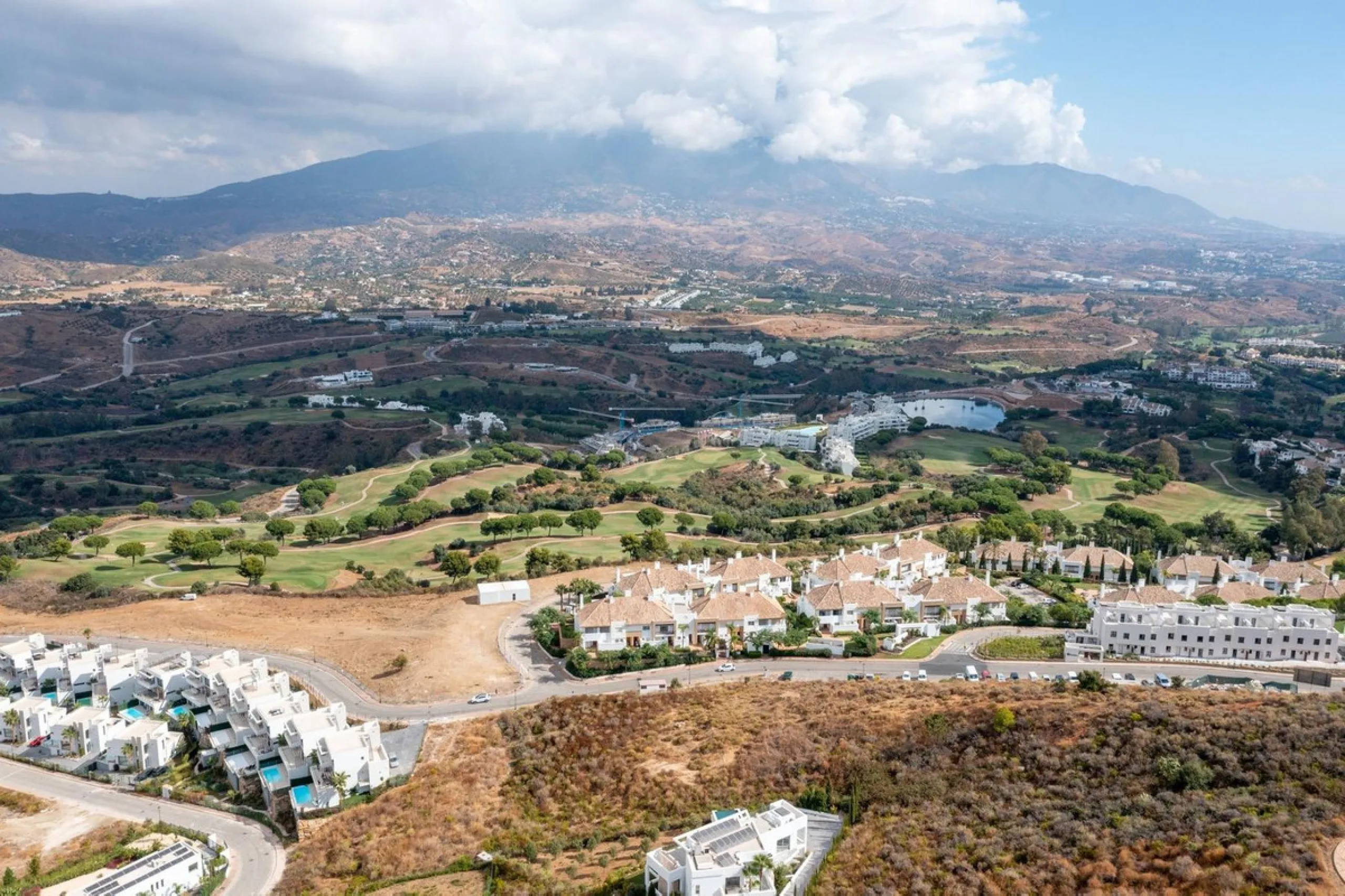 Plot - Commercial Plot в продаже в Mijas, Málaga. Площадь дома 3650 м². Площадь участка 3984 м²