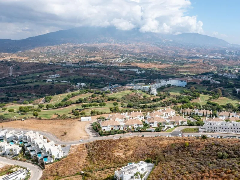 Plot - Commercial Plot в продаже в Mijas, Málaga. Площадь дома 3650 м². Площадь участка 3984 м²