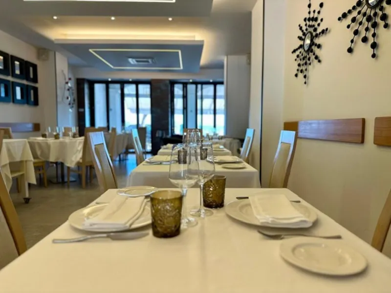 Located in one of the most coveted areas of the Costa del Sol, this exclusive high-end restaurant offers a unique opportunity for restaurateurs and investors alike. Boasting an unbeatable beachfront location in Estepona, this establishment combines elegan