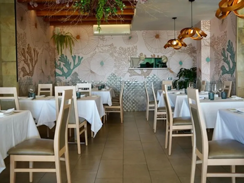 Located in one of the most coveted areas of the Costa del Sol, this exclusive high-end restaurant offers a unique opportunity for restaurateurs and investors alike. Boasting an unbeatable beachfront location in Estepona, this establishment combines elegan