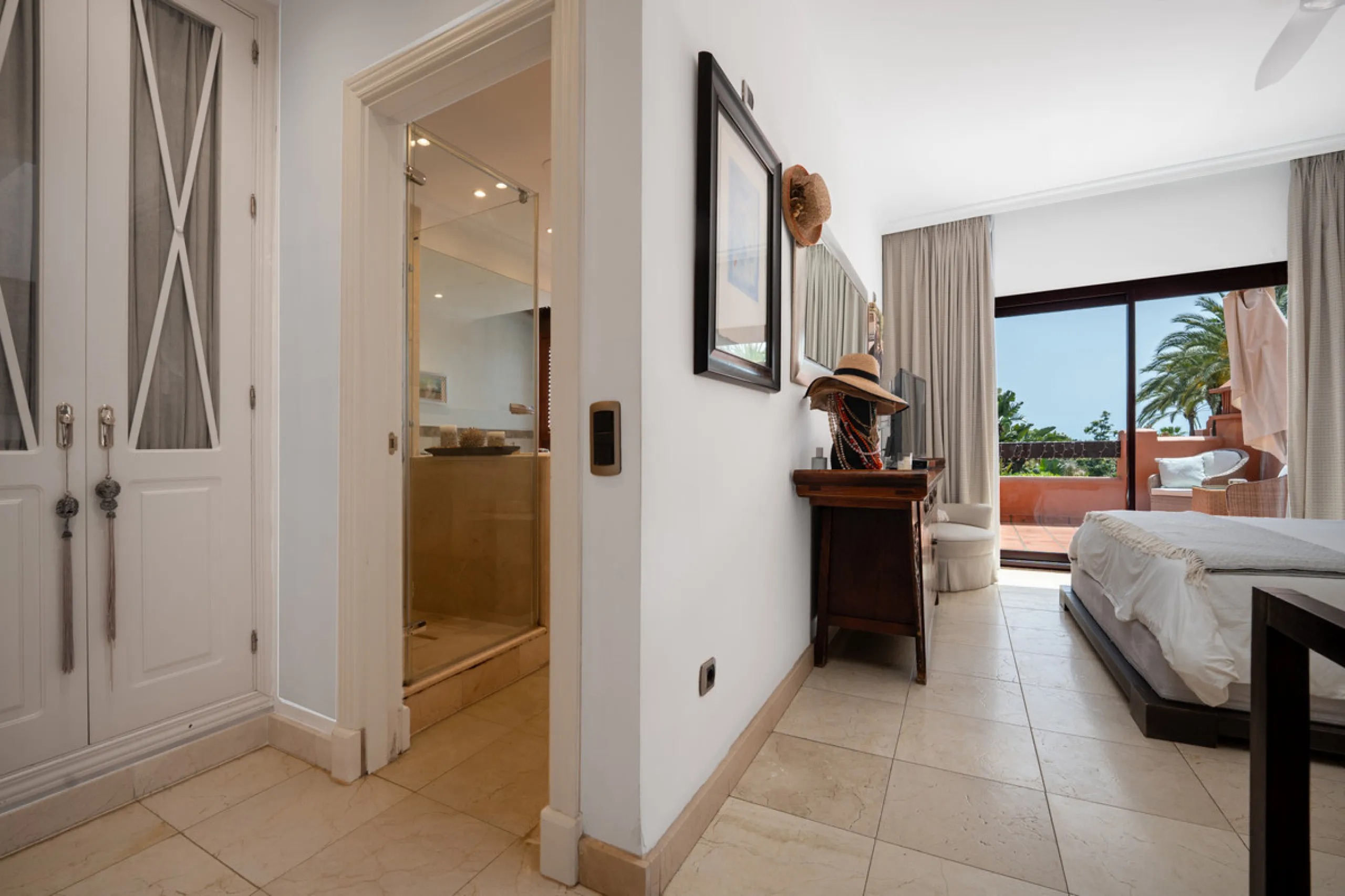 Townhouse Oasis is a five-bedroom luxury home in one of Marbella's most prestigious gated communities on the Golden Mile. Surrounded by tropical gardens, this townhouse offers privacy, comfort, and Mediterranean charm. With multiple terraces, a private ga