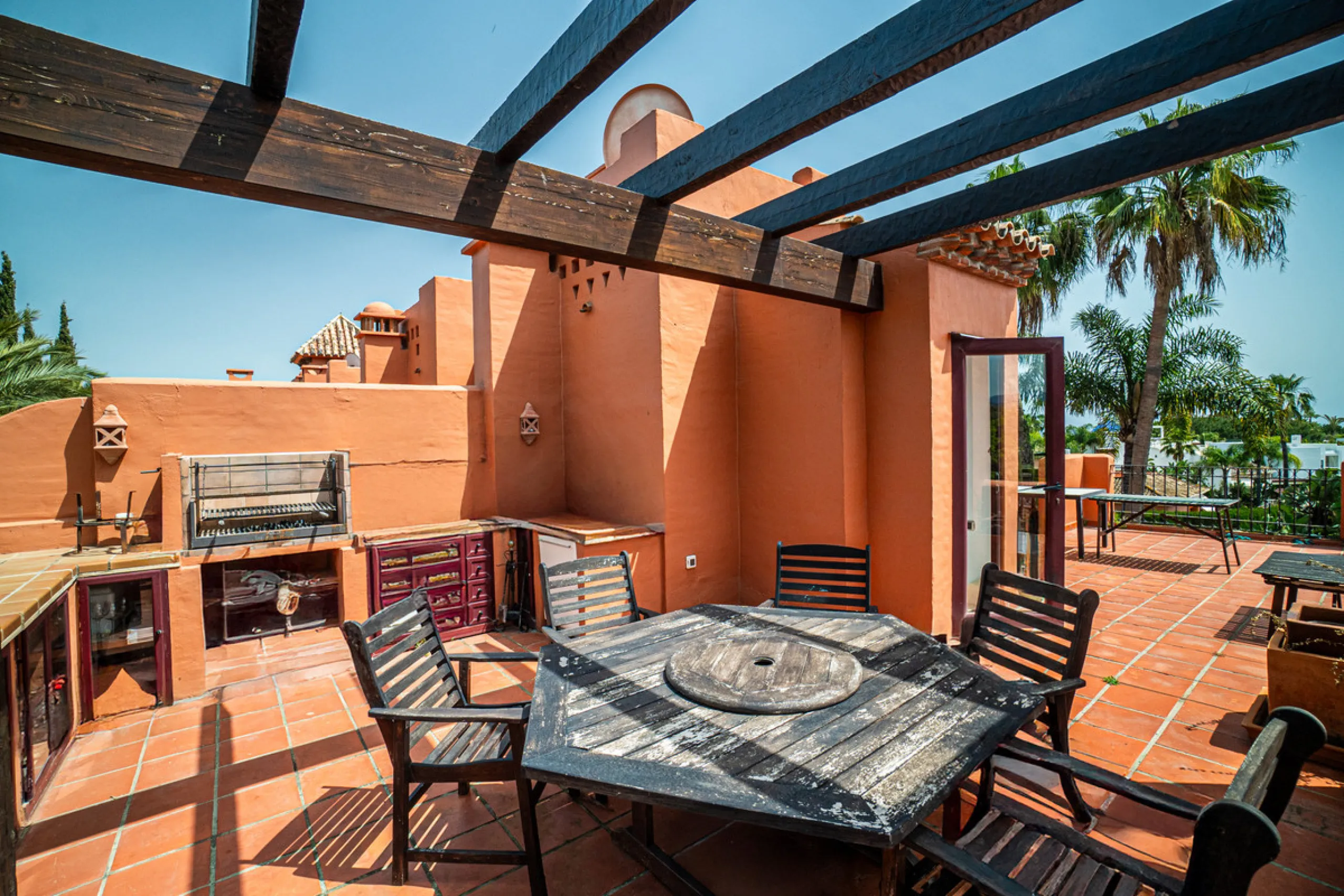 Townhouse Oasis is a five-bedroom luxury home in one of Marbella's most prestigious gated communities on the Golden Mile. Surrounded by tropical gardens, this townhouse offers privacy, comfort, and Mediterranean charm. With multiple terraces, a private ga