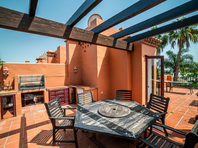Townhouse Oasis is a five-bedroom luxury home in one of Marbella's most prestigious gated communities on the Golden Mile. Surrounded by tropical gardens, this townhouse offers privacy, comfort, and Mediterranean charm. With multiple terraces, a private ga