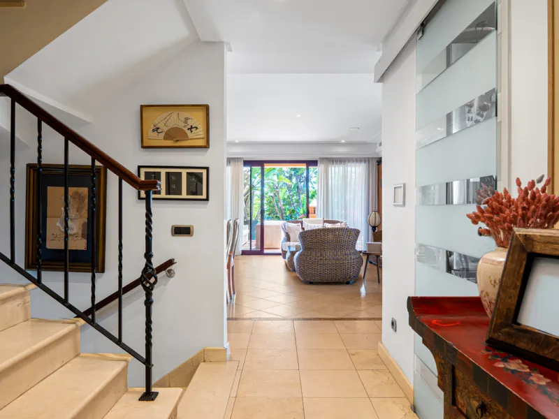 Townhouse Oasis is a five-bedroom luxury home in one of Marbella's most prestigious gated communities on the Golden Mile. Surrounded by tropical gardens, this townhouse offers privacy, comfort, and Mediterranean charm. With multiple terraces, a private ga