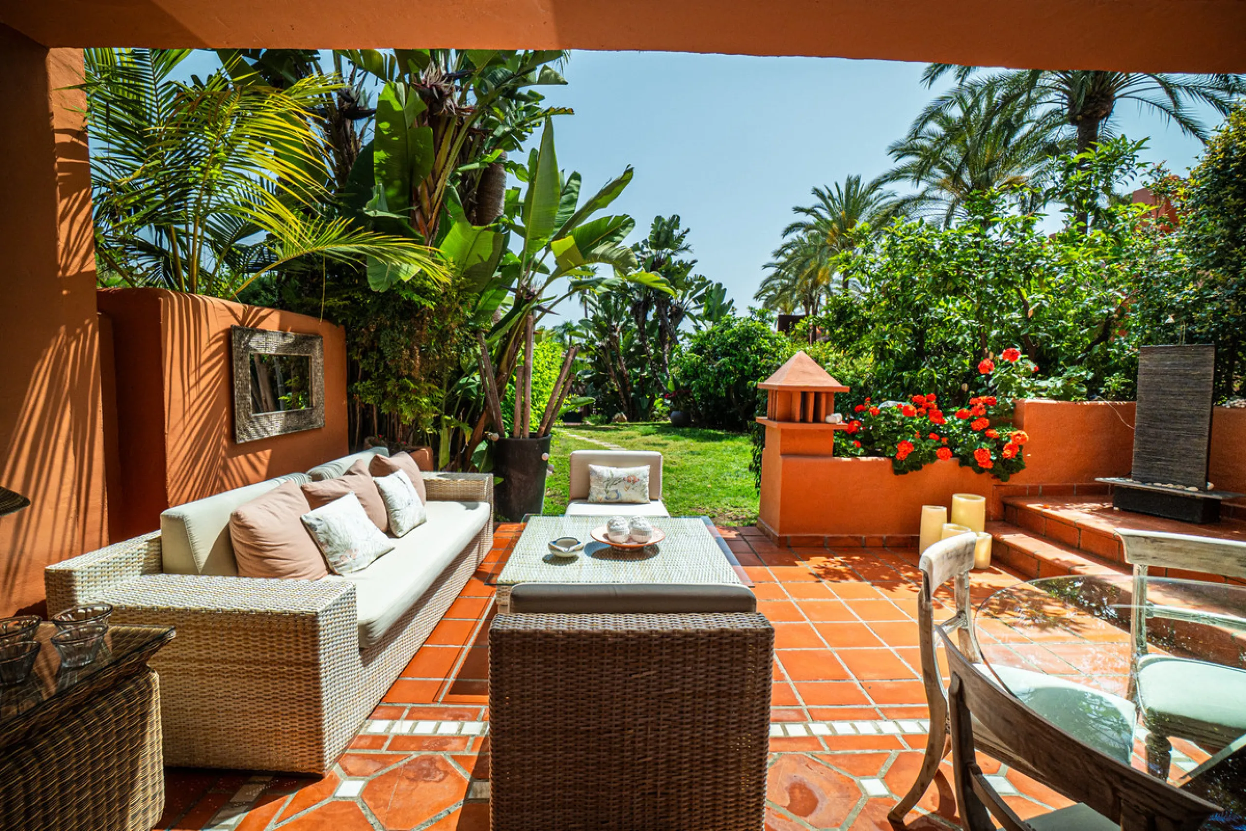 Townhouse Oasis is a five-bedroom luxury home in one of Marbella's most prestigious gated communities on the Golden Mile. Surrounded by tropical gardens, this townhouse offers privacy, comfort, and Mediterranean charm. With multiple terraces, a private ga