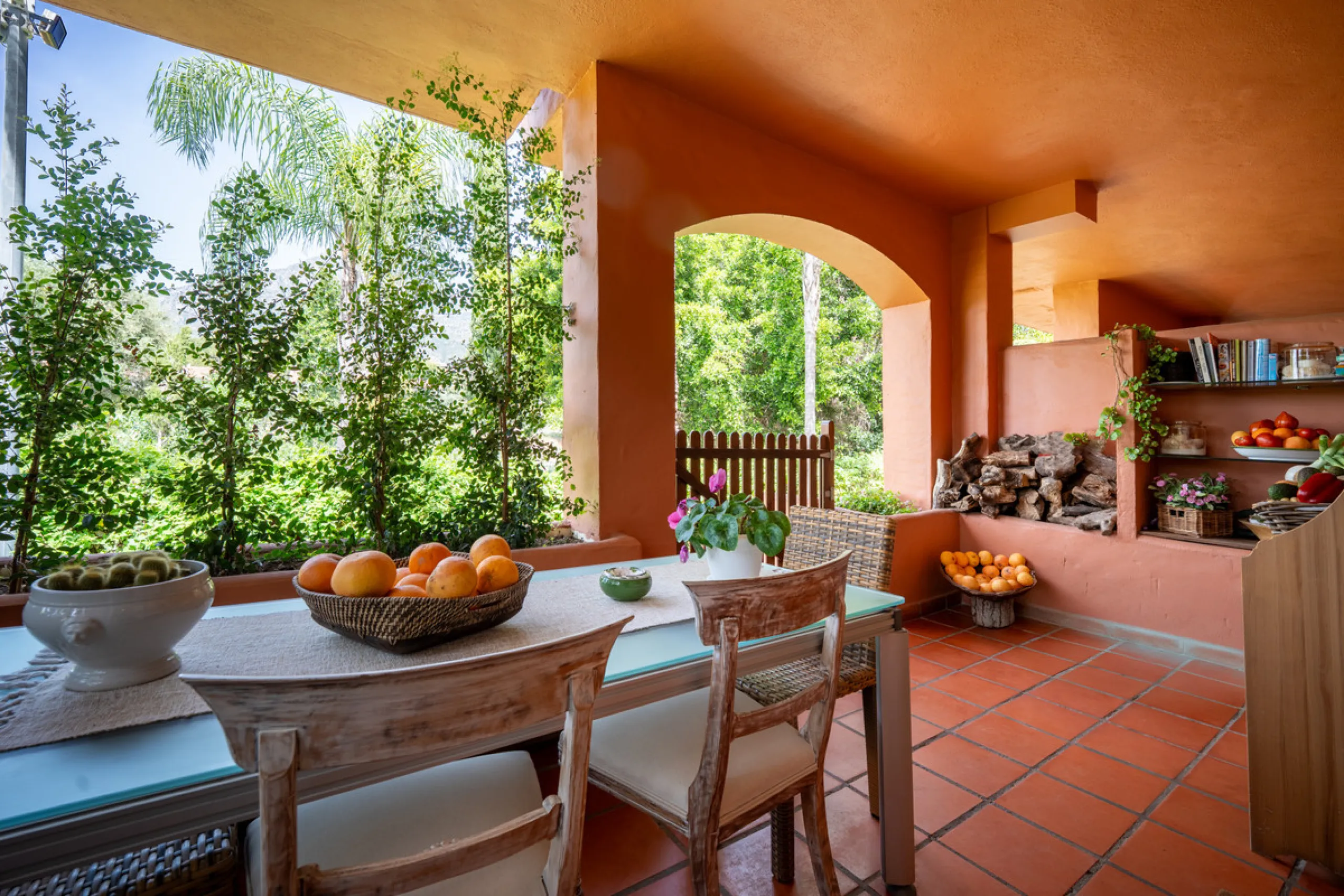 Townhouse Oasis is a five-bedroom luxury home in one of Marbella's most prestigious gated communities on the Golden Mile. Surrounded by tropical gardens, this townhouse offers privacy, comfort, and Mediterranean charm. With multiple terraces, a private ga