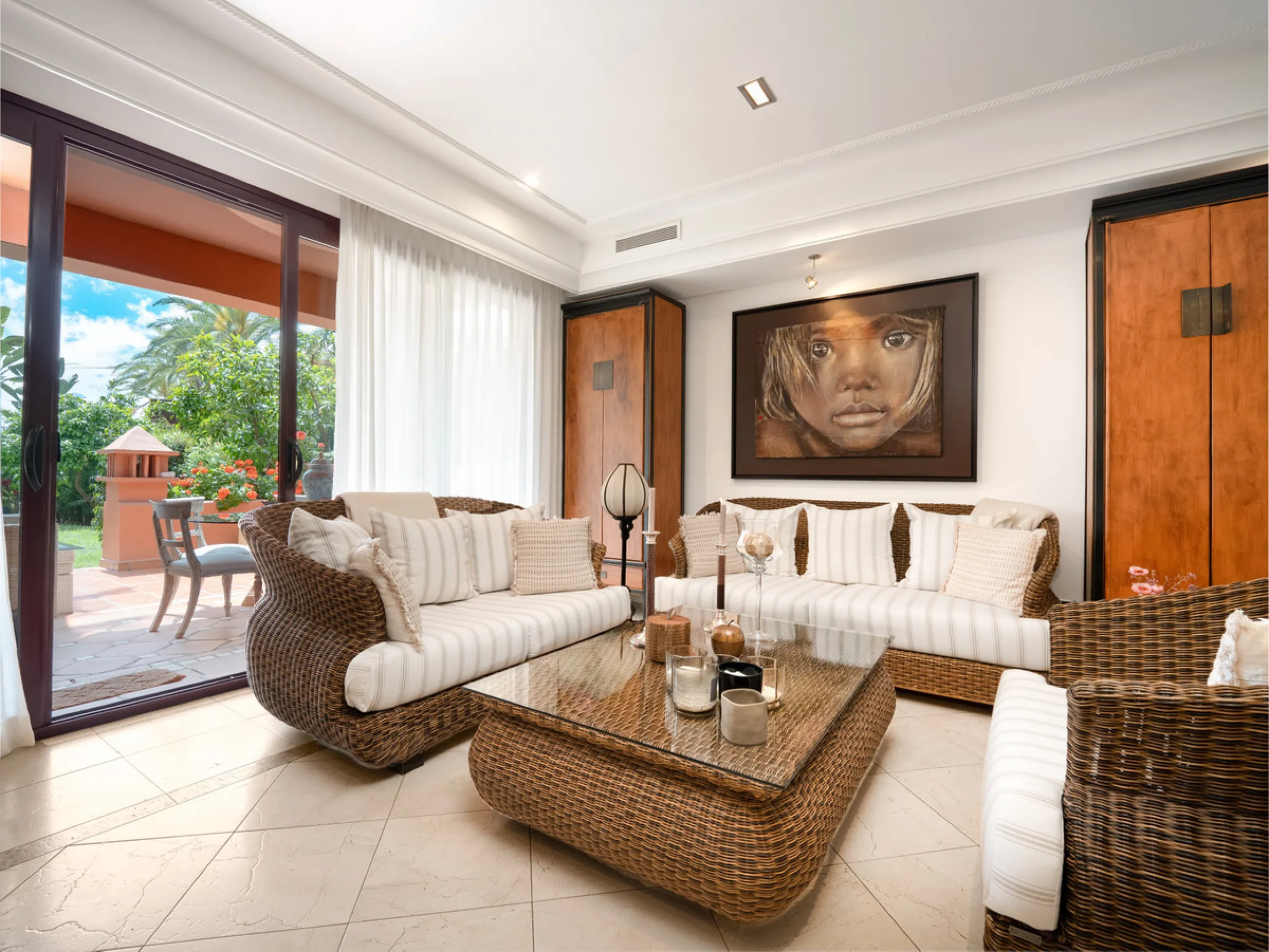 Townhouse Oasis is a five-bedroom luxury home in one of Marbella's most prestigious gated communities on the Golden Mile. Surrounded by tropical gardens, this townhouse offers privacy, comfort, and Mediterranean charm. With multiple terraces, a private ga
