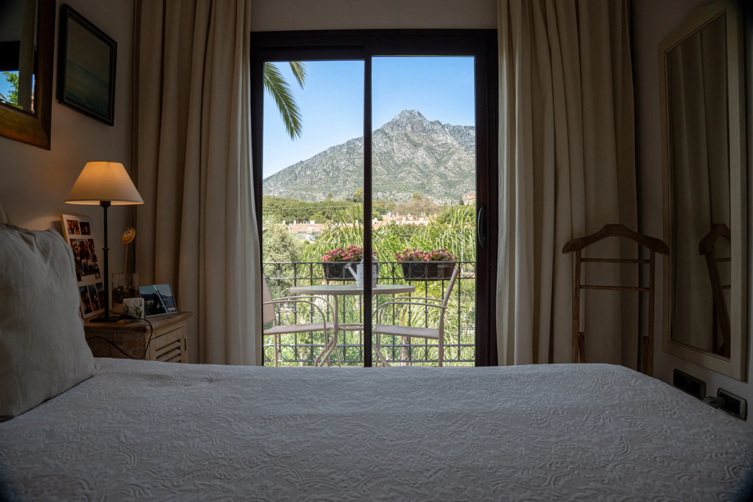 Townhouse Oasis is a five-bedroom luxury home in one of Marbella's most prestigious gated communities on the Golden Mile. Surrounded by tropical gardens, this townhouse offers privacy, comfort, and Mediterranean charm. With multiple terraces, a private ga