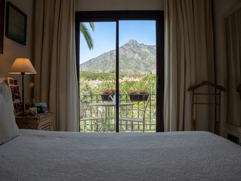 Townhouse Oasis is a five-bedroom luxury home in one of Marbella's most prestigious gated communities on the Golden Mile. Surrounded by tropical gardens, this townhouse offers privacy, comfort, and Mediterranean charm. With multiple terraces, a private ga