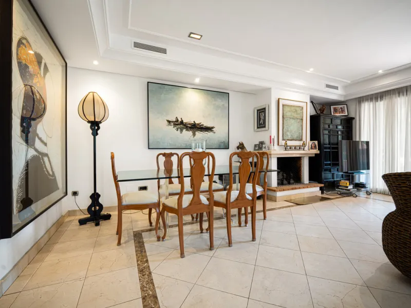 Townhouse Oasis is a five-bedroom luxury home in one of Marbella's most prestigious gated communities on the Golden Mile. Surrounded by tropical gardens, this townhouse offers privacy, comfort, and Mediterranean charm. With multiple terraces, a private ga