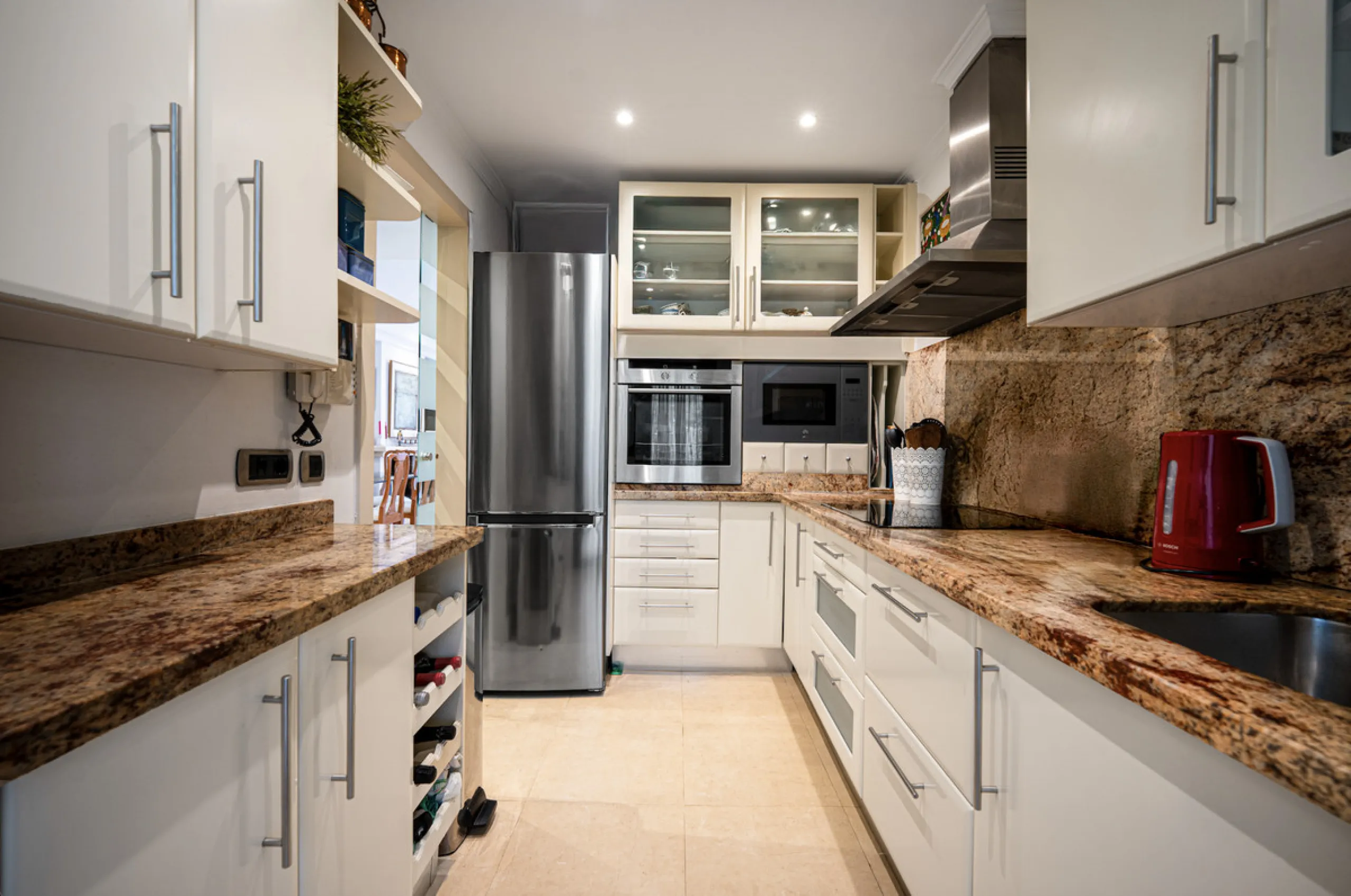 Townhouse Oasis is a five-bedroom luxury home in one of Marbella's most prestigious gated communities on the Golden Mile. Surrounded by tropical gardens, this townhouse offers privacy, comfort, and Mediterranean charm. With multiple terraces, a private ga