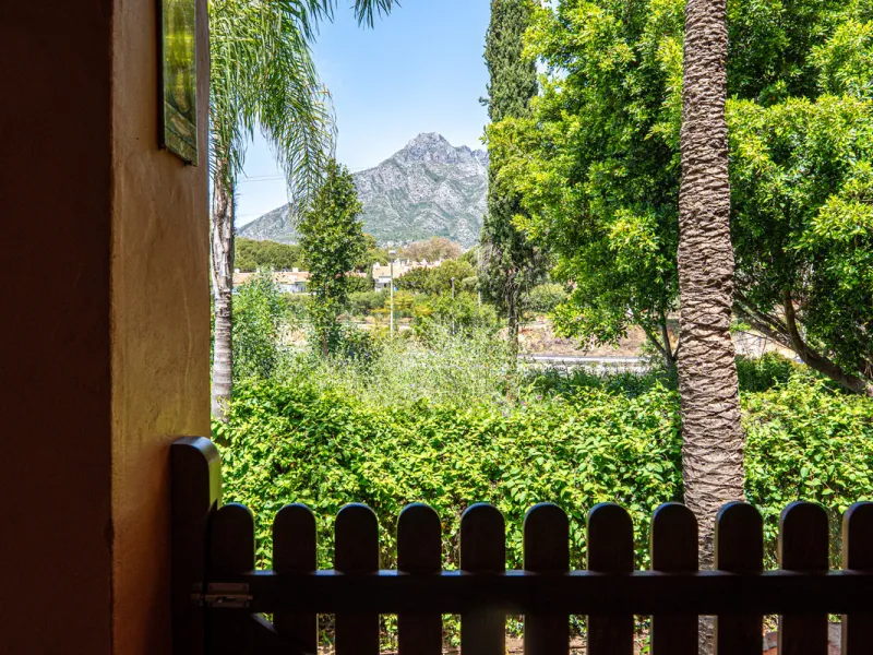 Townhouse Oasis is a five-bedroom luxury home in one of Marbella's most prestigious gated communities on the Golden Mile. Surrounded by tropical gardens, this townhouse offers privacy, comfort, and Mediterranean charm. With multiple terraces, a private ga