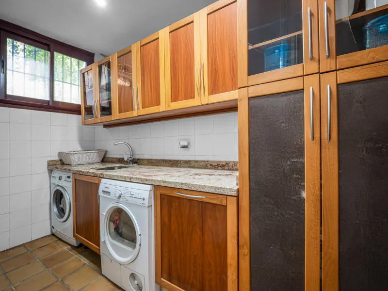 Townhouse Oasis is a five-bedroom luxury home in one of Marbella's most prestigious gated communities on the Golden Mile. Surrounded by tropical gardens, this townhouse offers privacy, comfort, and Mediterranean charm. With multiple terraces, a private ga