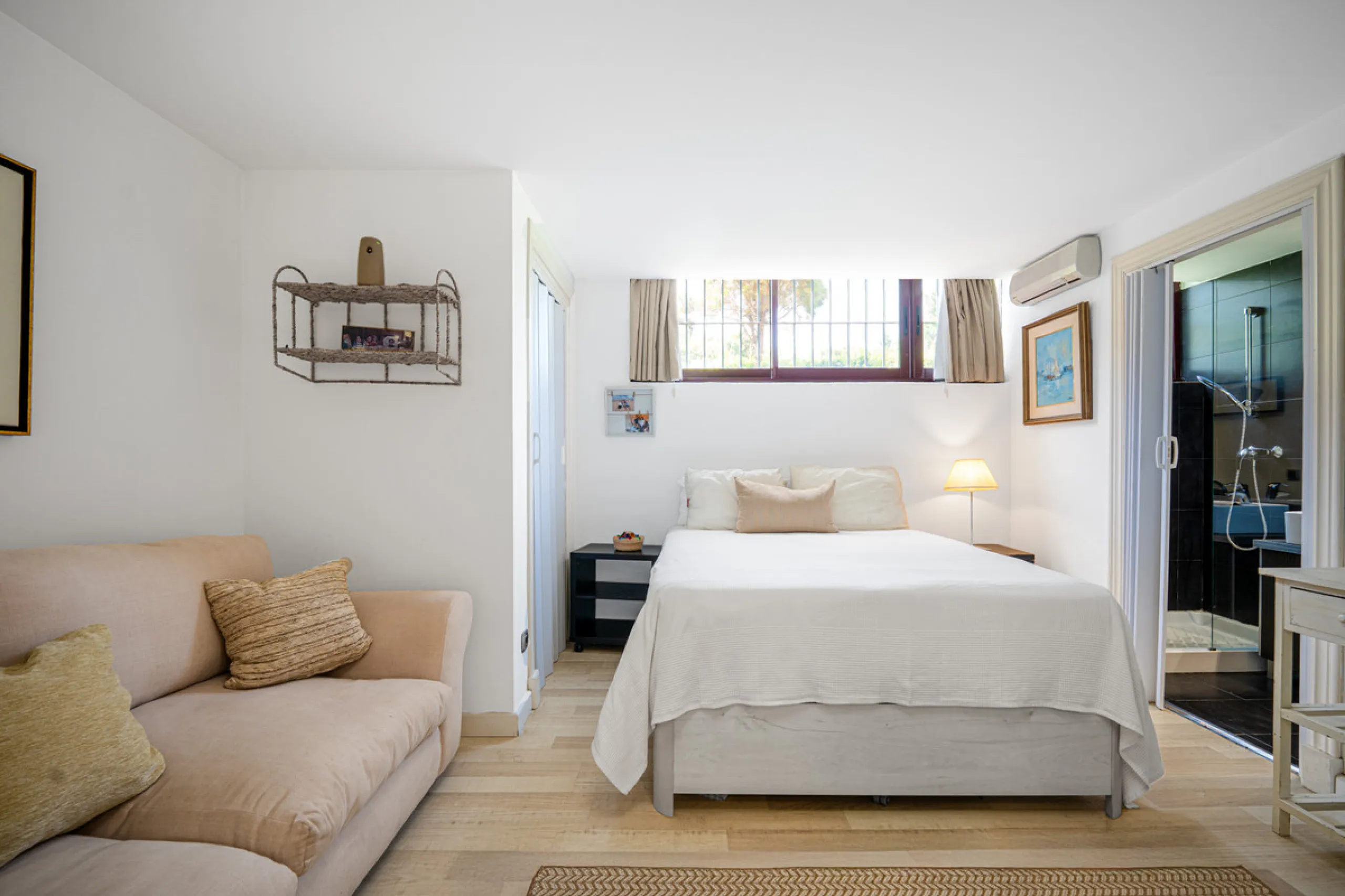Townhouse Oasis is a five-bedroom luxury home in one of Marbella's most prestigious gated communities on the Golden Mile. Surrounded by tropical gardens, this townhouse offers privacy, comfort, and Mediterranean charm. With multiple terraces, a private ga