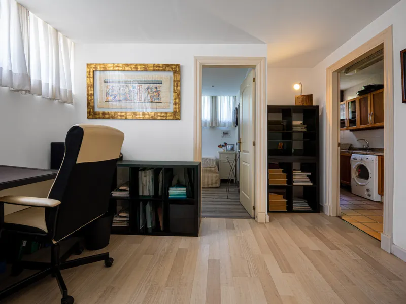 Townhouse Oasis is a five-bedroom luxury home in one of Marbella's most prestigious gated communities on the Golden Mile. Surrounded by tropical gardens, this townhouse offers privacy, comfort, and Mediterranean charm. With multiple terraces, a private ga