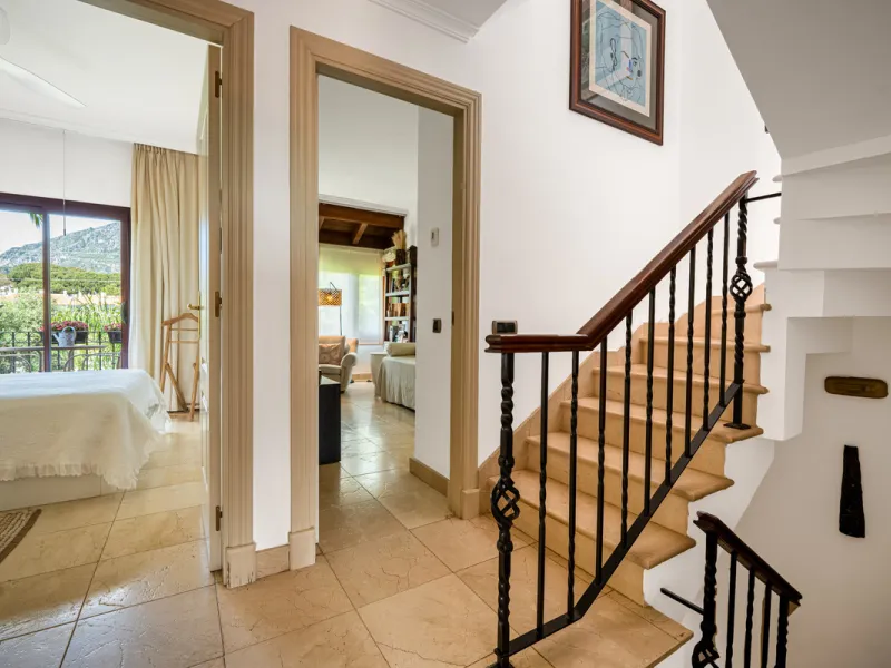 Townhouse Oasis is a five-bedroom luxury home in one of Marbella's most prestigious gated communities on the Golden Mile. Surrounded by tropical gardens, this townhouse offers privacy, comfort, and Mediterranean charm. With multiple terraces, a private ga