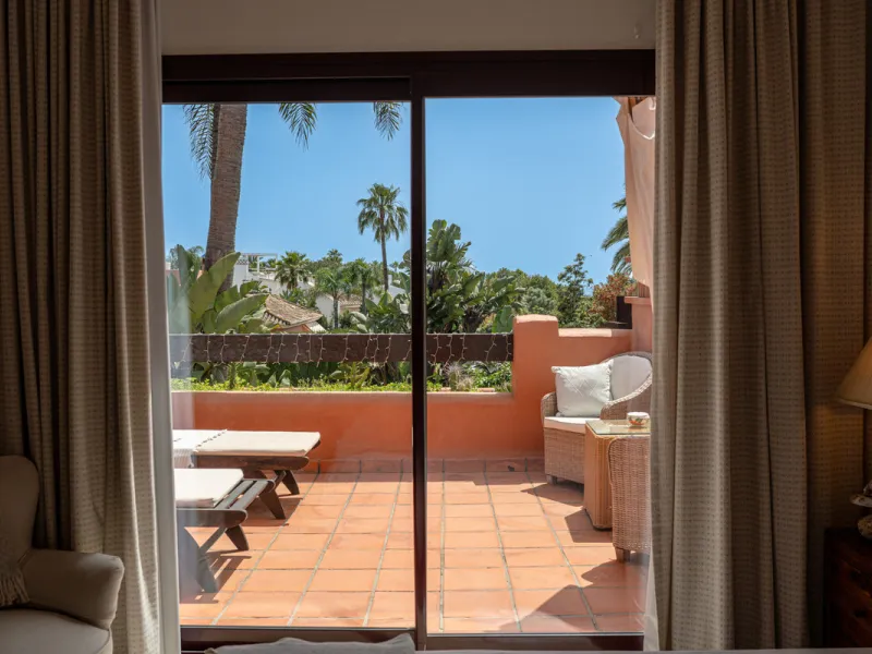 Townhouse Oasis is a five-bedroom luxury home in one of Marbella's most prestigious gated communities on the Golden Mile. Surrounded by tropical gardens, this townhouse offers privacy, comfort, and Mediterranean charm. With multiple terraces, a private ga
