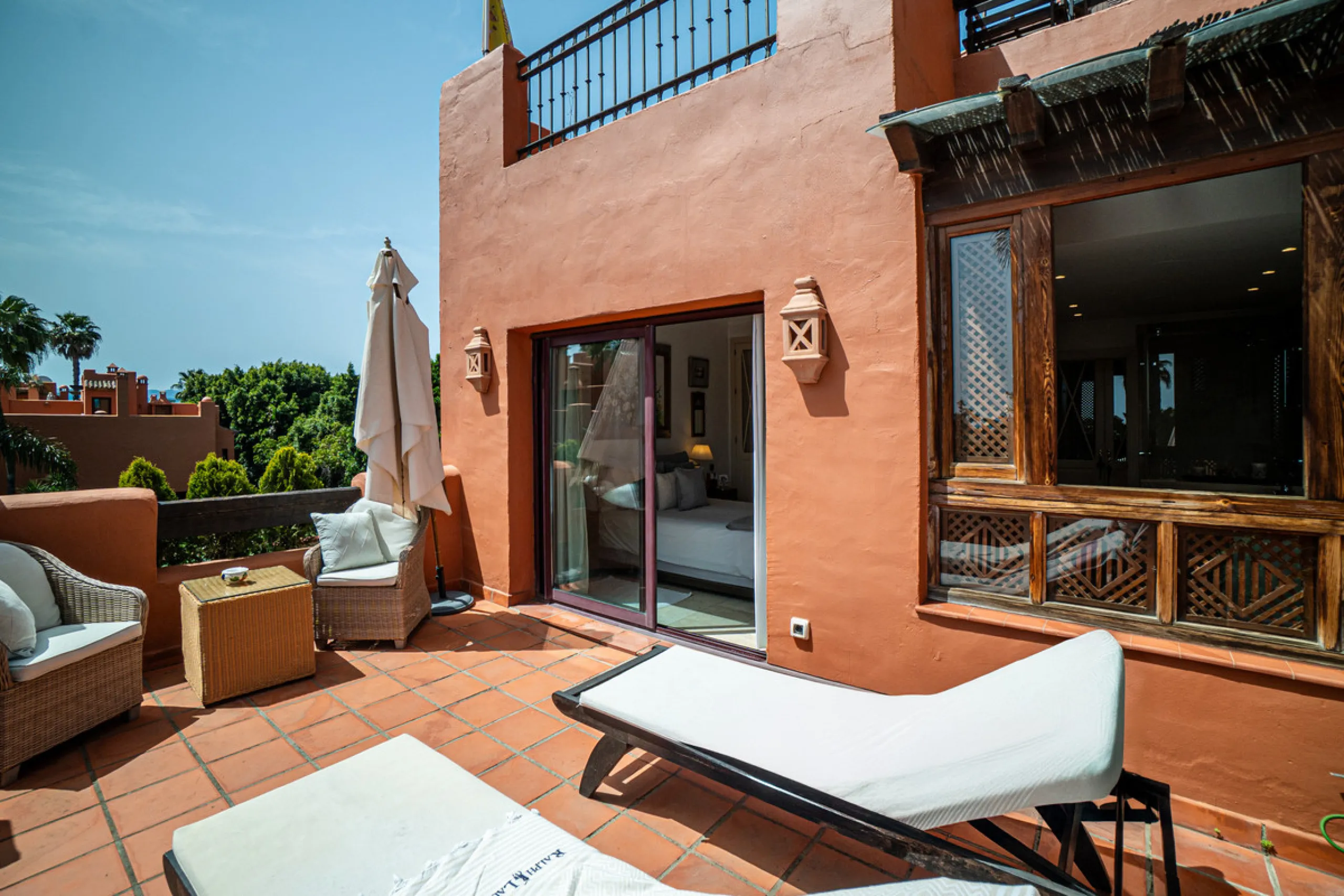 Townhouse Oasis is a five-bedroom luxury home in one of Marbella's most prestigious gated communities on the Golden Mile. Surrounded by tropical gardens, this townhouse offers privacy, comfort, and Mediterranean charm. With multiple terraces, a private ga