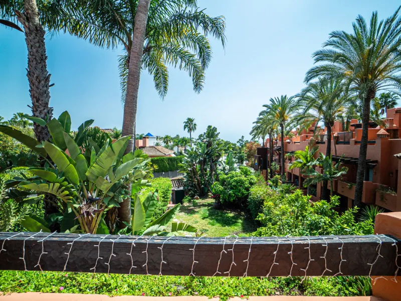 Townhouse Oasis is a five-bedroom luxury home in one of Marbella's most prestigious gated communities on the Golden Mile. Surrounded by tropical gardens, this townhouse offers privacy, comfort, and Mediterranean charm. With multiple terraces, a private ga