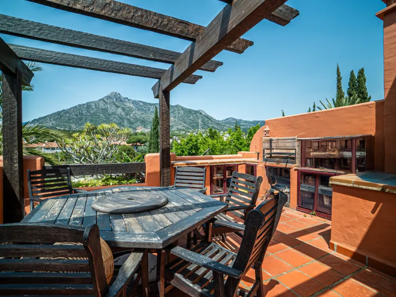 Townhouse Oasis is a five-bedroom luxury home in one of Marbella's most prestigious gated communities on the Golden Mile. Surrounded by tropical gardens, this townhouse offers privacy, comfort, and Mediterranean charm. With multiple terraces, a private ga