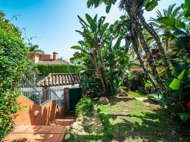 Townhouse Oasis is a five-bedroom luxury home in one of Marbella's most prestigious gated communities on the Golden Mile. Surrounded by tropical gardens, this townhouse offers privacy, comfort, and Mediterranean charm. With multiple terraces, a private ga