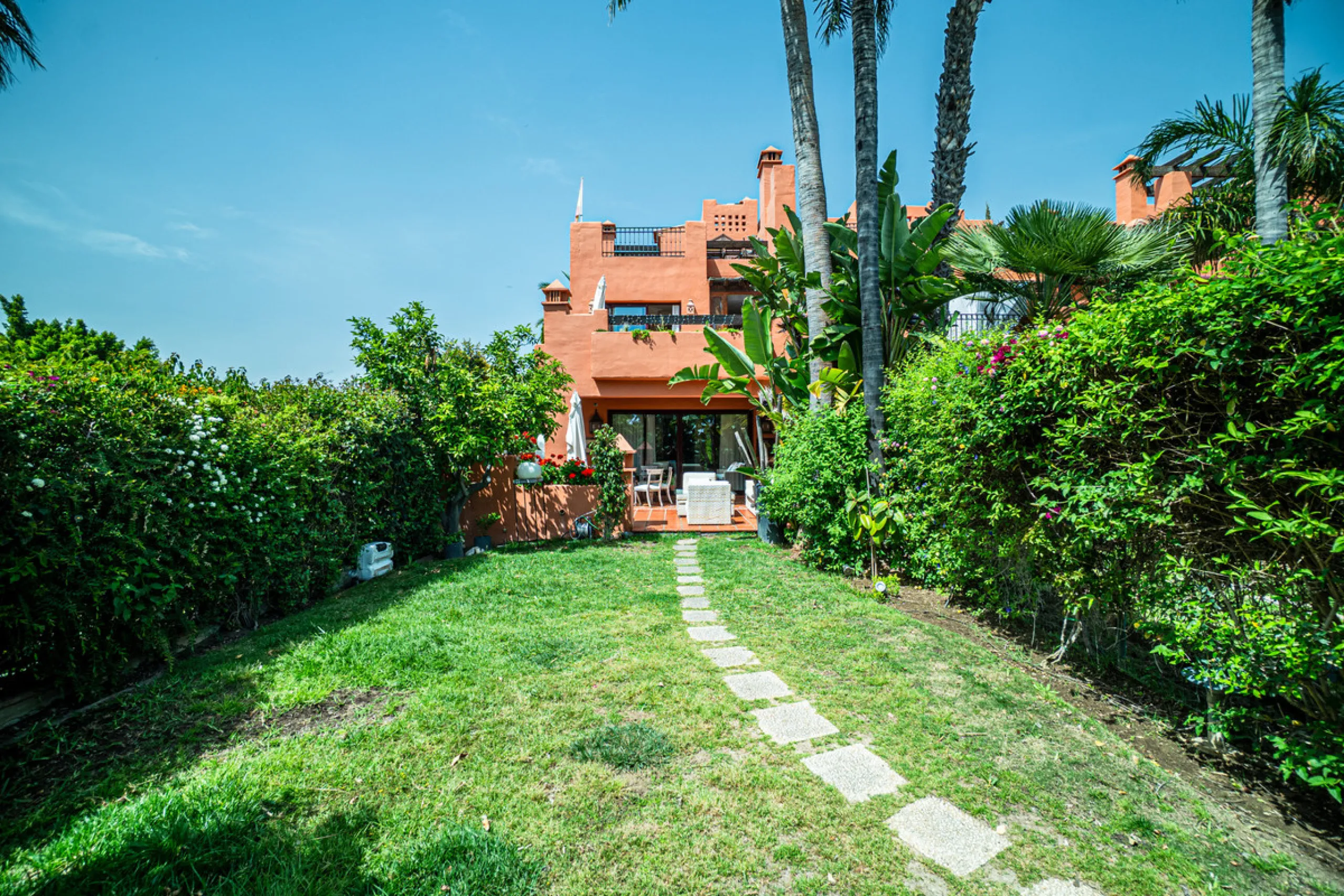 Townhouse Oasis is a five-bedroom luxury home in one of Marbella's most prestigious gated communities on the Golden Mile. Surrounded by tropical gardens, this townhouse offers privacy, comfort, and Mediterranean charm. With multiple terraces, a private ga