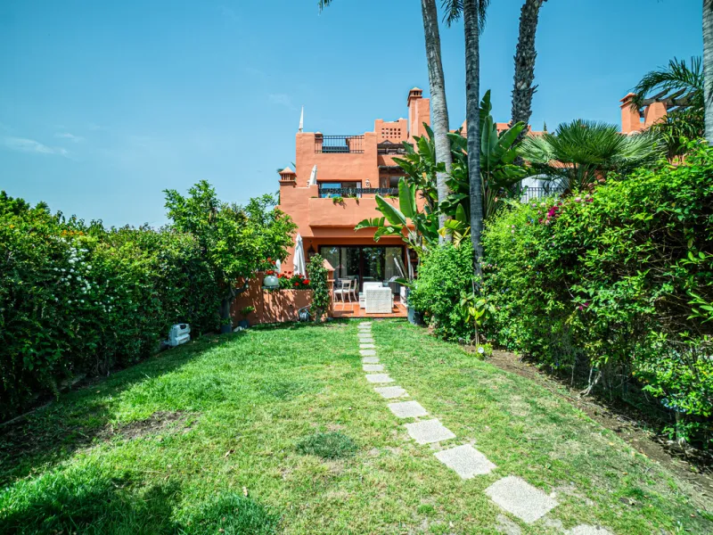 Townhouse Oasis is a five-bedroom luxury home in one of Marbella's most prestigious gated communities on the Golden Mile. Surrounded by tropical gardens, this townhouse offers privacy, comfort, and Mediterranean charm. With multiple terraces, a private ga
