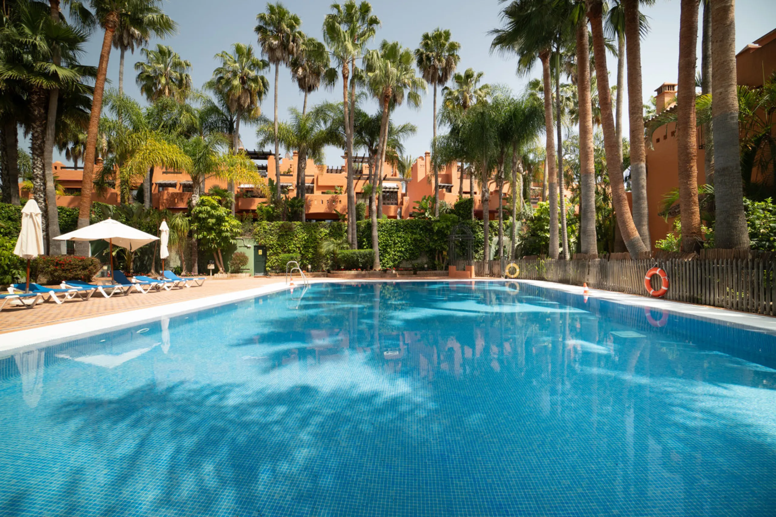 Townhouse Oasis is a five-bedroom luxury home in one of Marbella's most prestigious gated communities on the Golden Mile. Surrounded by tropical gardens, this townhouse offers privacy, comfort, and Mediterranean charm. With multiple terraces, a private ga