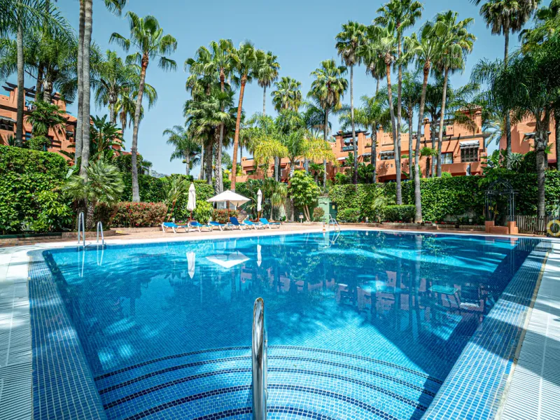 Townhouse Oasis is a five-bedroom luxury home in one of Marbella's most prestigious gated communities on the Golden Mile. Surrounded by tropical gardens, this townhouse offers privacy, comfort, and Mediterranean charm. With multiple terraces, a private ga